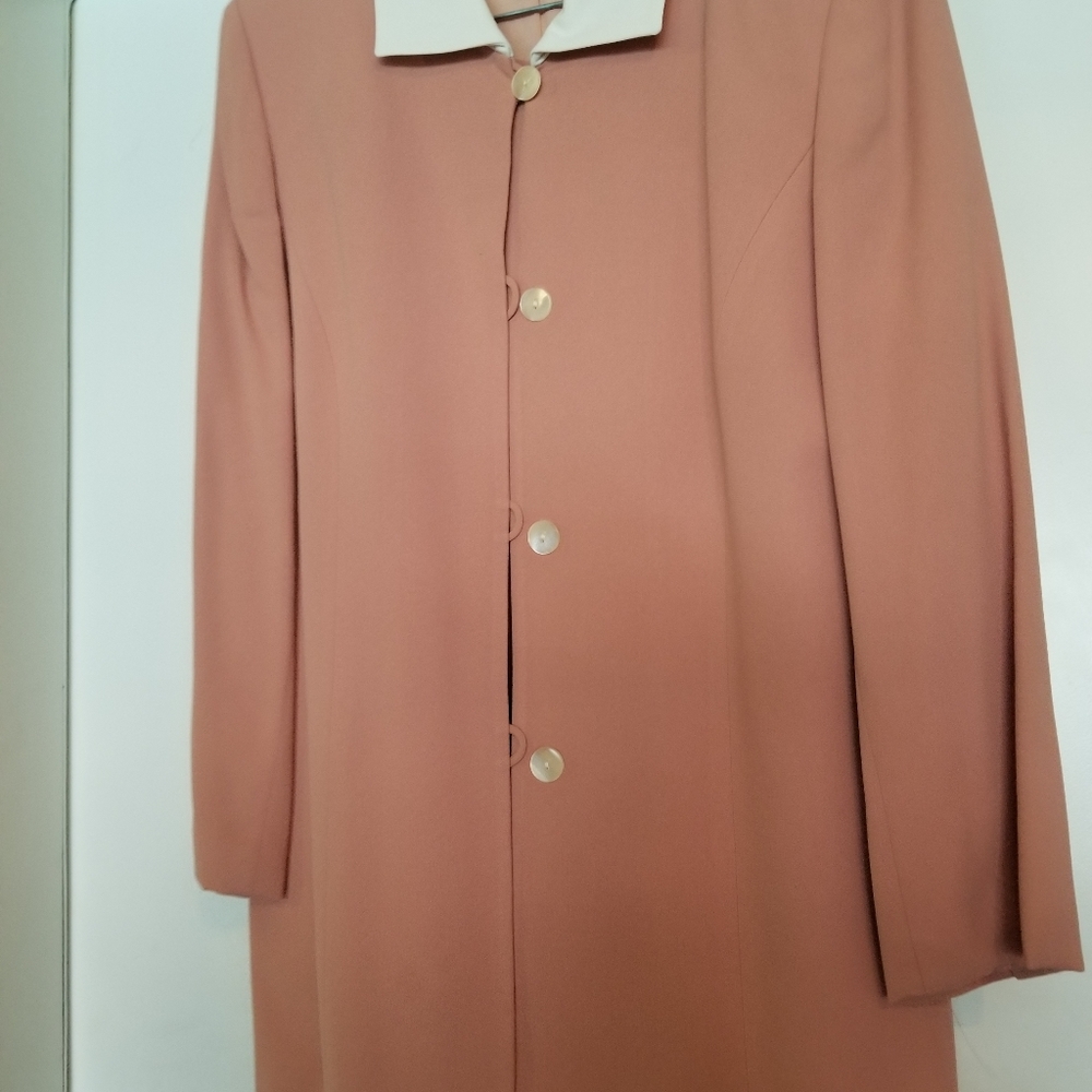 Skirt suit